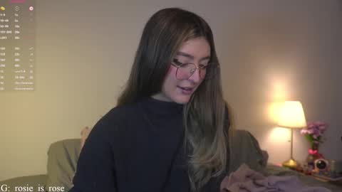 Snapshot of call_me_rosie chatting on November 28, 12:46 am online show from November 28, 12:46 am