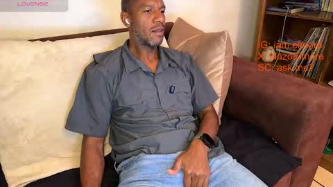 My name is Robert  Dont be shysay hi I love to chat. For requests or dirty talk please use tips  online show from March 28, 6:35 am