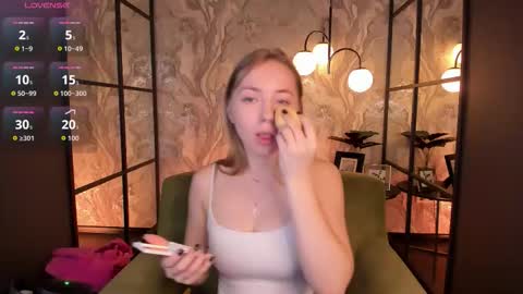 Snapshot of callmenora chatting on November 7, 8:25 am Nora online show from November 7, 8:25 am