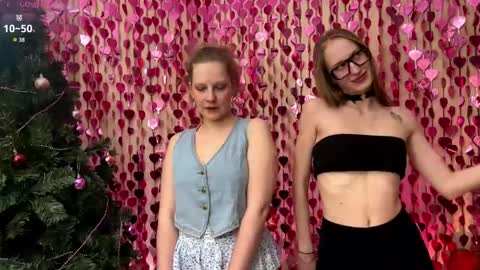 Snapshot of callmerin_ chatting on February 16, 6:37 pm Lumi and Rina online show from February 16, 6:37 pm