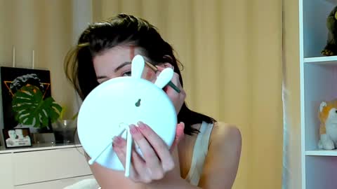 Snapshot of callmetori chatting on December 9, 8:44 am Frida online show from December 9, 8:44 am