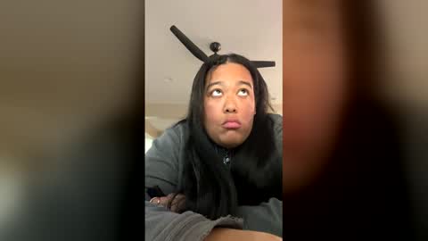 camzxoxox online show from December 14, 1:22 am