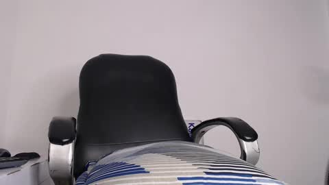 calvinhotlatino online show from December 5, 12:19 am