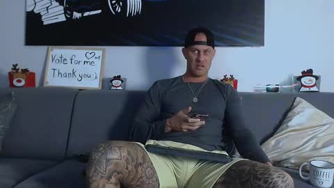 Snapshot of calvinhunt69 chatting on December 17, 9:38 pm Calvin online show from December 17, 9:38 pm