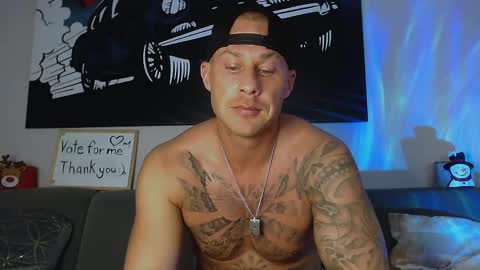 Snapshot of calvinhunt69 chatting on December 19, 11:57 pm Calvin online show from December 19, 11:57 pm