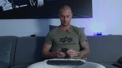 Snapshot of calvinhunt69 chatting on January 3, 8:32 am Calvin online show from January 3, 8:32 am