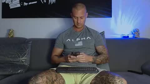 Snapshot of calvinhunt69 chatting on January 15, 6:33 am Calvin online show from January 15, 6:33 am