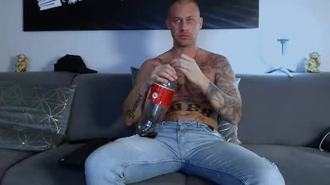 Snapshot of calvinhunt69 chatting on January 20, 12:57 am Calvin online show from January 20, 12:57 am