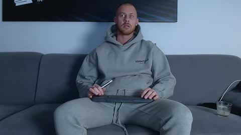 Snapshot of calvinhunt69 chatting on February 20, 7:19 pm Calvin online show from February 20, 7:19 pm