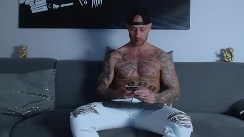 Snapshot of calvinhunt69 chatting on February 25, 8:51 pm Calvin online show from February 25, 8:51 pm