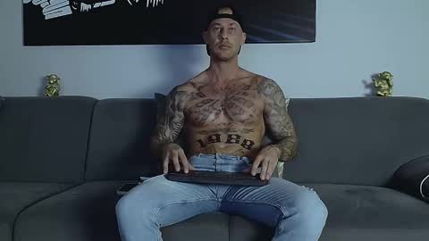 Snapshot of calvinhunt69 chatting on September 12, 10:43 pm Calvin online show from September 12, 10:43 pm