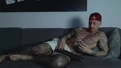 Snapshot of calvinhunt69 chatting on October 30, 12:34 am Calvin online show from October 30, 12:34 am