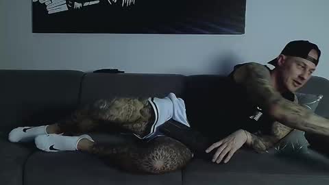 Snapshot of calvinhunt69 chatting on November 5, 11:38 pm Calvin online show from November 5, 11:38 pm