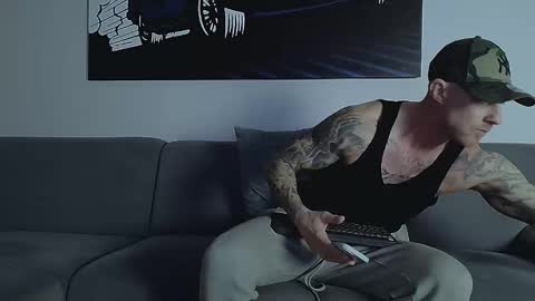 Snapshot of calvinhunt69 chatting on November 20, 11:48 pm Calvin online show from November 20, 11:48 pm