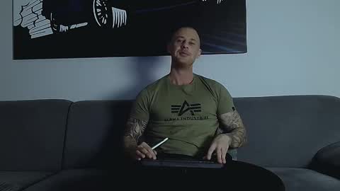 Snapshot of calvinhunt69 chatting on November 23, 10:20 pm Calvin online show from November 23, 10:20 pm