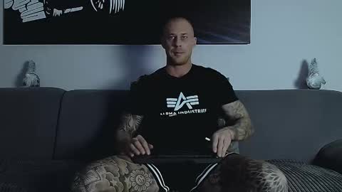 Snapshot of calvinhunt69 chatting on December 2, 11:00 pm Calvin online show from December 2, 11:00 pm