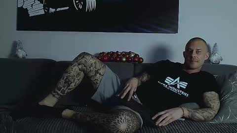 Snapshot of calvinhunt69 chatting on December 3, 11:25 pm Calvin online show from December 3, 11:25 pm