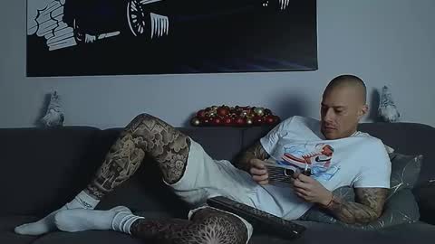 Snapshot of calvinhunt69 chatting on December 14, 12:27 am Calvin online show from December 14, 12:27 am