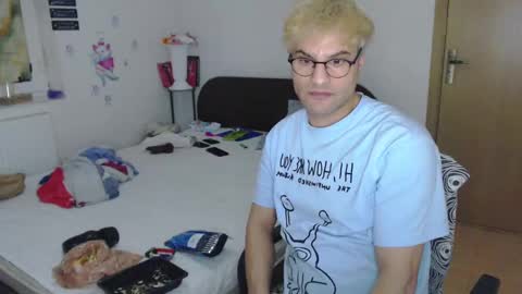 Snapshot of calvinjohnlad chatting on March 7, 9:59 pm Calvinjohnlad online show from March 7, 9:59 pm