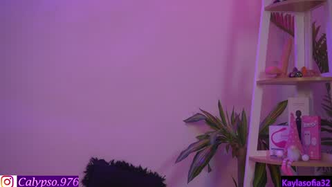 Snapshot of calypso_and_ge1 chatting on December 20, 11:26 pm Calypso and Kayla online show from December 20, 11:26 pm