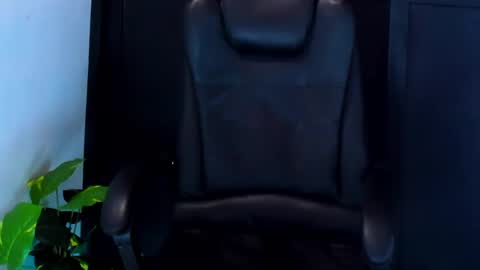 Snapshot of camara110 chatting on January 14, 4:15 am camara110 online show from January 14, 4:15 am