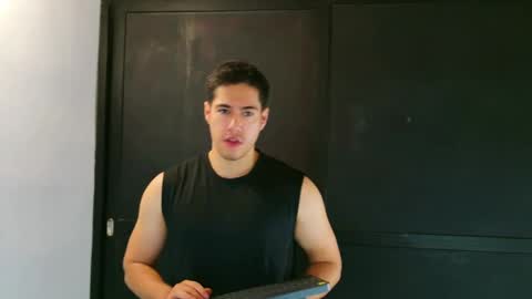 Snapshot of camara110 chatting on January 17, 2:29 am camara110 online show from January 17, 2:29 am