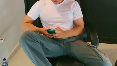 Snapshot of camara110 chatting on January 27, 2:42 am camara110 online show from January 27, 2:42 am