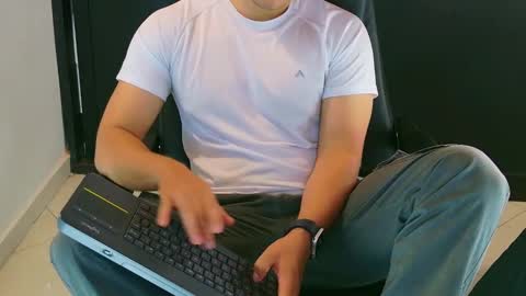 Snapshot of camara110 chatting on January 28, 12:26 am camara110 online show from January 28, 12:26 am