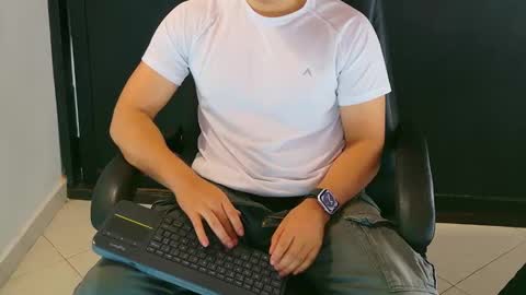 Snapshot of camara110 chatting on January 28, 3:36 am camara110 online show from January 28, 3:36 am