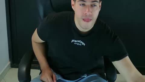 Snapshot of camara110 chatting on January 29, 3:33 am camara110 online show from January 29, 3:33 am