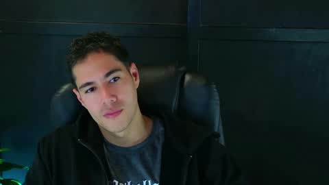 Snapshot of camara110 chatting on February 13, 11:47 pm camara110 online show from February 13, 11:47 pm