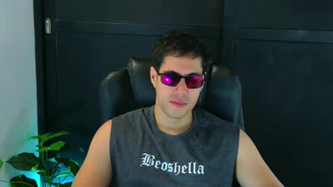 Snapshot of camara110 chatting on February 14, 10:58 pm camara110 online show from February 14, 10:58 pm