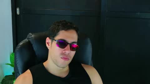 Snapshot of camara110 chatting on February 19, 9:03 pm camara110 online show from February 19, 9:03 pm