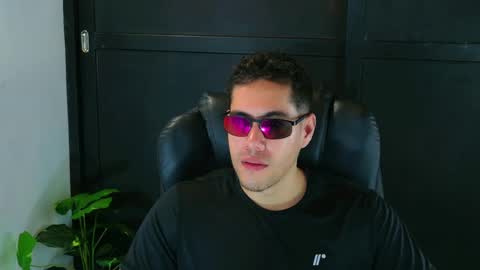 Snapshot of camara110 chatting on March 5, 3:18 am camara110 online show from March 5, 3:18 am