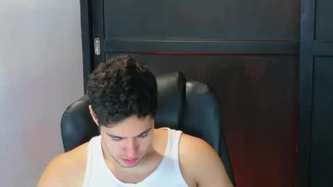 Snapshot of camara110 chatting on October 11, 12:21 am camara110 online show from October 11, 12:21 am