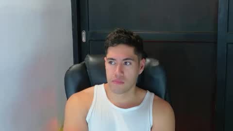 Snapshot of camara110 chatting on October 14, 12:44 am camara110 online show from October 14, 12:44 am