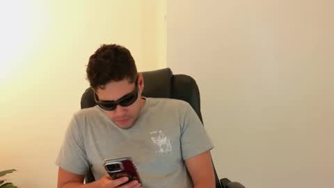 Snapshot of camara110 chatting on October 19, 7:36 pm camara110 online show from October 19, 7:36 pm