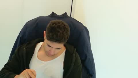 Snapshot of camara110 chatting on November 17, 2:39 am camara110 online show from November 17, 2:39 am