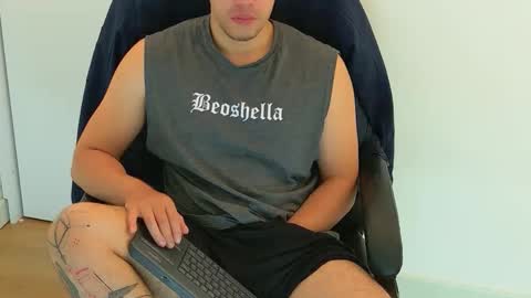 Snapshot of camara110 chatting on November 18, 8:02 pm camara110 online show from November 18, 8:02 pm