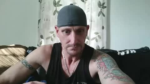 Snapshot of camaro383ci1994 chatting on January 18, 8:09 pm Chillaxin lets talk online show from January 18, 8:09 pm