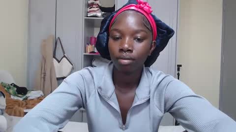 Snapshot of camclit chatting on December 28, 5:02 am Princess online show from December 28, 5:02 am