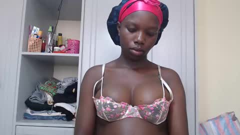 Snapshot of camclit chatting on March 5, 9:16 am Princess online show from March 5, 9:16 am