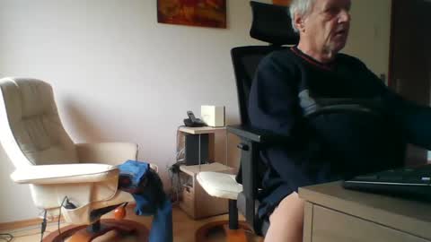 Snapshot of camcologne chatting on December 10, 12:05 pm camcologne online show from December 10, 12:05 pm