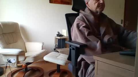 Snapshot of camcologne chatting on November 4, 10:36 am camcologne online show from November 4, 10:36 am