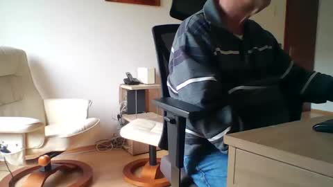 Snapshot of camcologne chatting on November 28, 10:18 am camcologne online show from November 28, 10:18 am