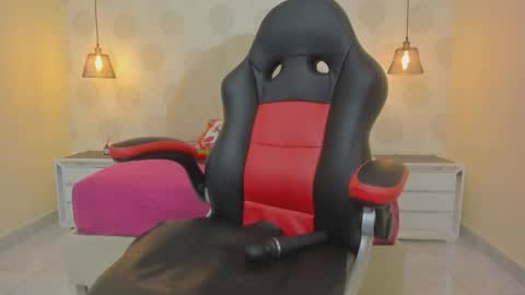 Snapshot of cami_bukele3 chatting on December 17, 8:15 pm C A M I L A online show from December 17, 8:15 pm