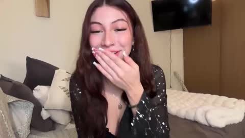 Snapshot of cami_calderon chatting on November 17, 12:16 am Camila online show from November 17, 12:16 am