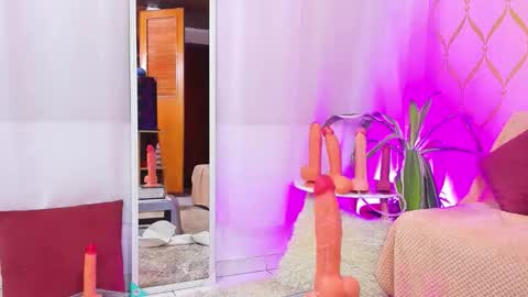 Snapshot of cami_evanns chatting on September 26, 5:44 am Camila online show from September 26, 5:44 am