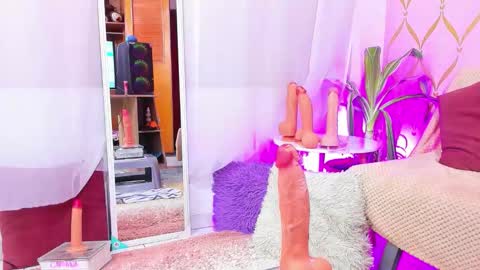 Snapshot of cami_evanns chatting on November 29, 4:26 am Camila online show from November 29, 4:26 am