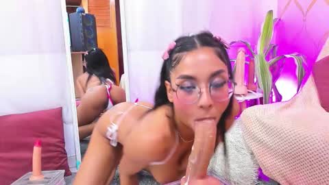 Snapshot of cami_evanns chatting on February 28, 5:19 am Camila online show from February 28, 5:19 am